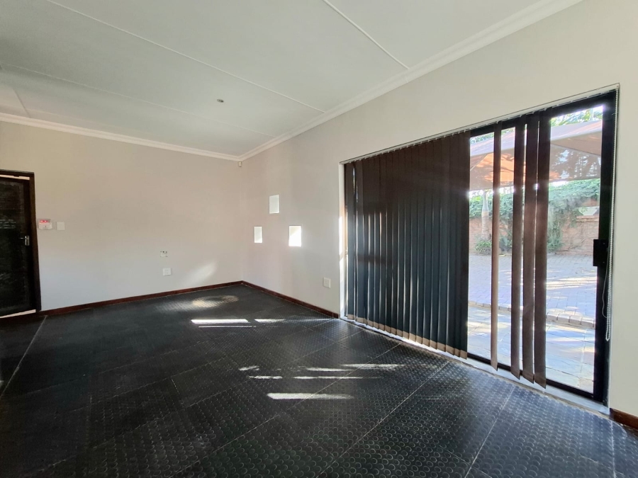 4 Bedroom Property for Sale in Nahoon Valley Park Eastern Cape
